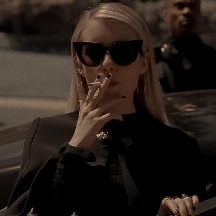 Emma Roberts smokes AIU