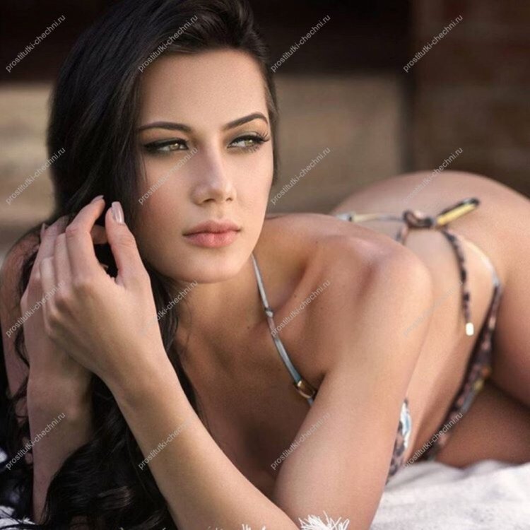 Georgina Mazzeo face