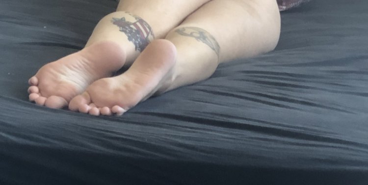 Daisy Taylor Solzes Feet