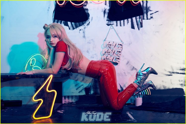 Kim Petras Hot