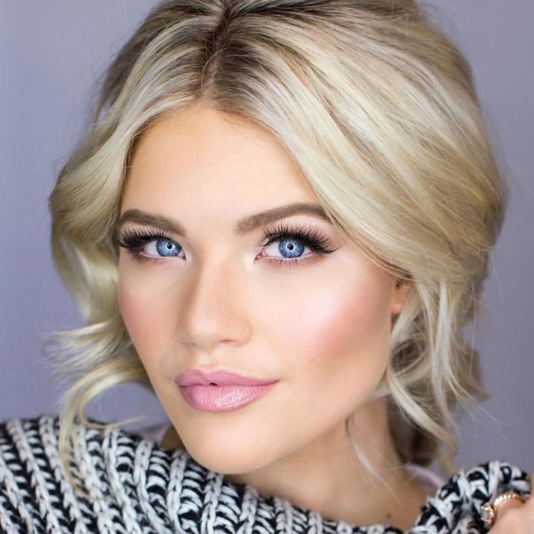Light makeup for blondes