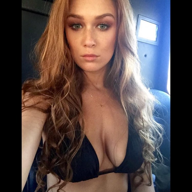 Leanna Dexker Hot Selfie