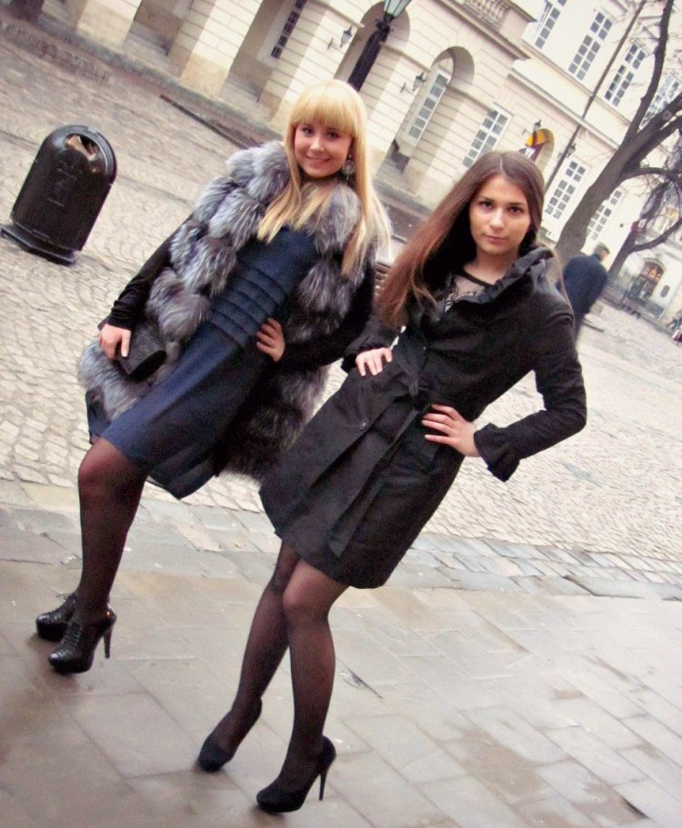 Elen Million with friends