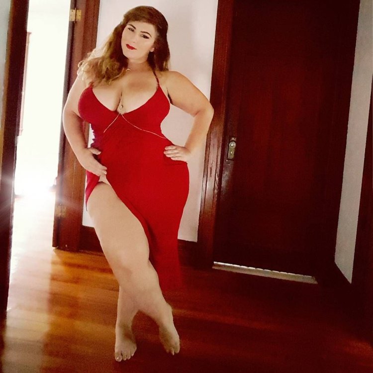 Model plus saz london Andrews