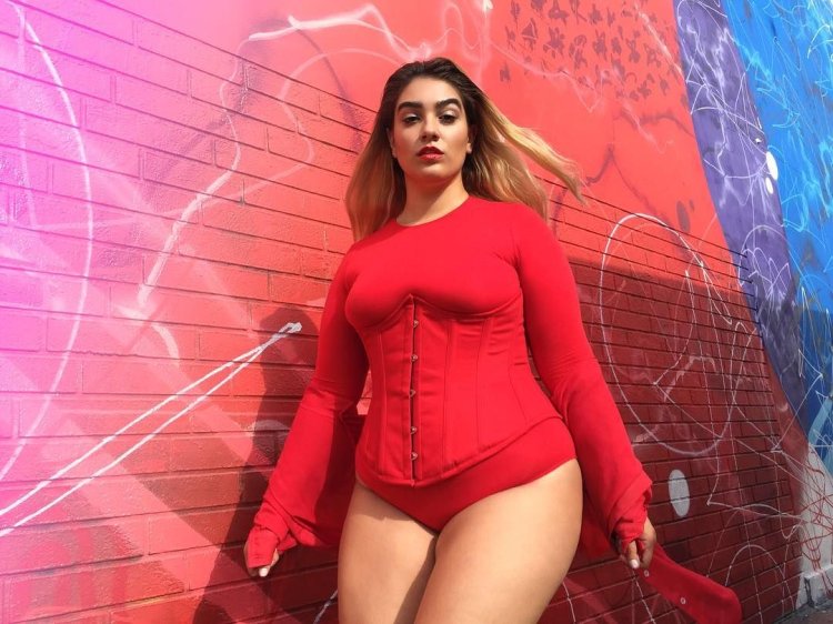 Model Plus Saiz Kelly