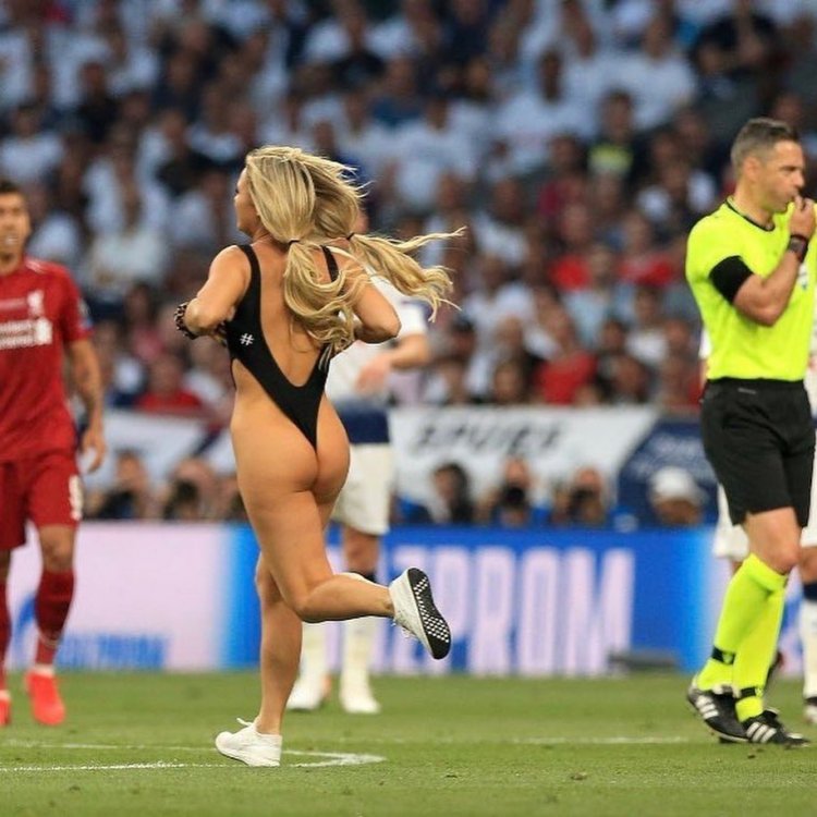 Kinski Volanskoy on the football field