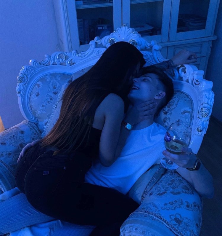 Girl Dani Milokhina Kiss