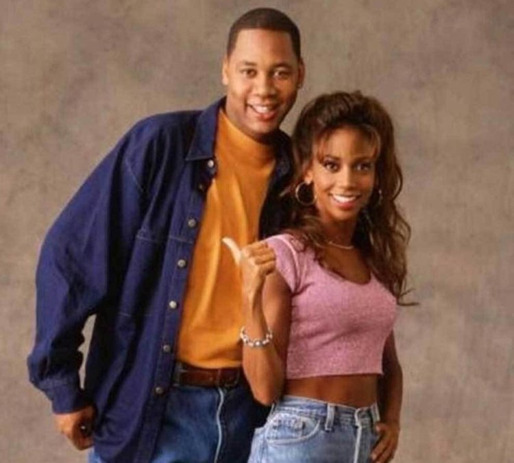 Holly Robinson Online