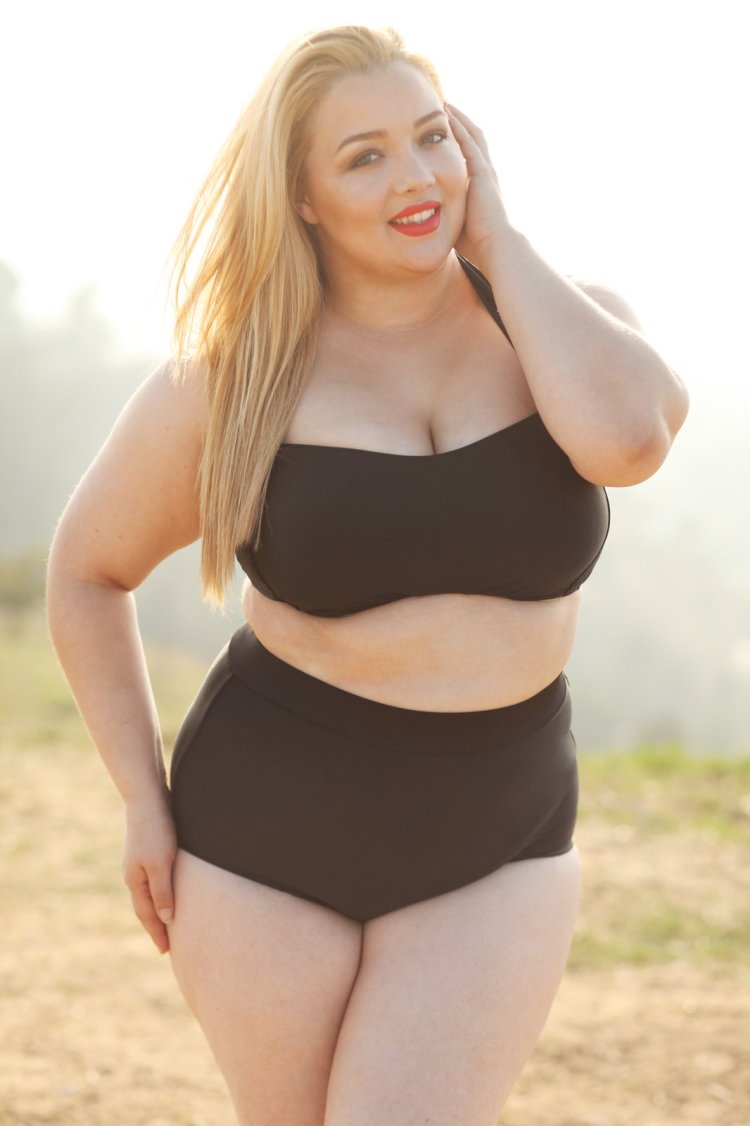 Lilli Luxe Plus-Size model
