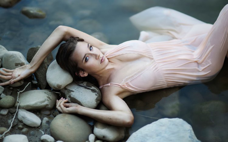 Photoshoot in the water