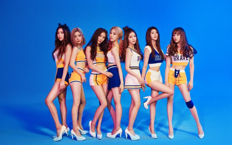 Girl dances beautifully kpop