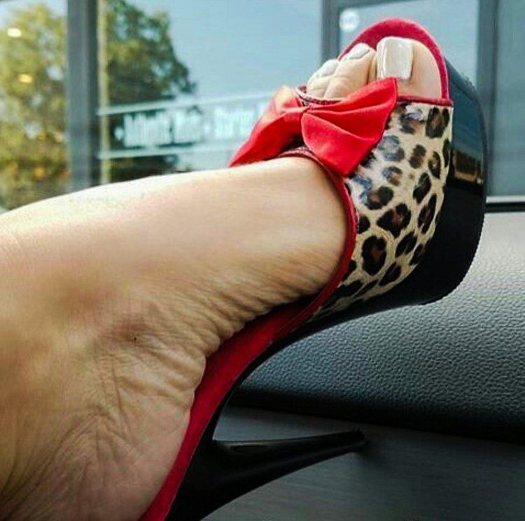 Sabes on the platform