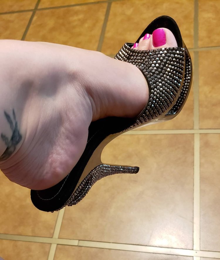 Only one shoe foot fetish