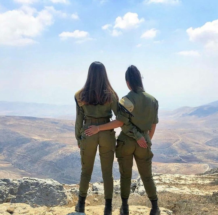 Girls in the Israeli Army Butt