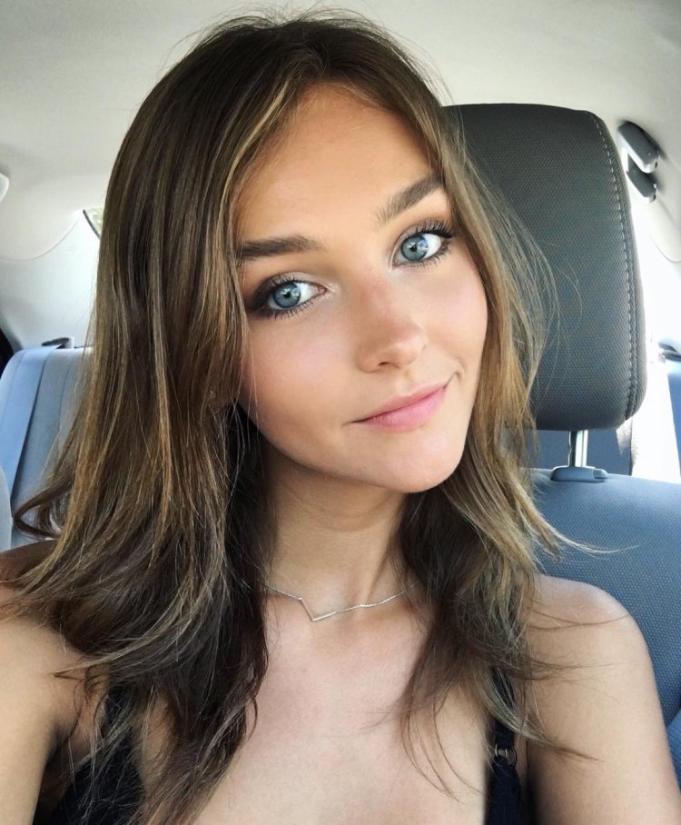 Rachel Cook Selfie