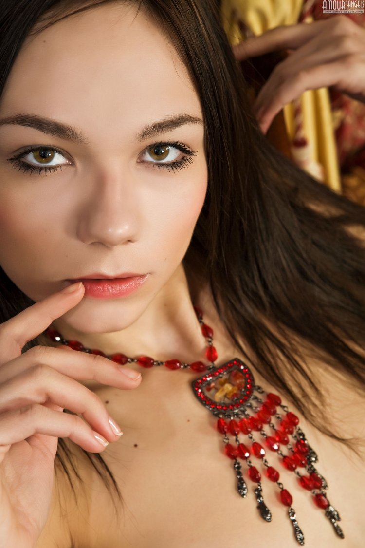 Yulia Timchenko (MIMI /JASMIN /KARINA)