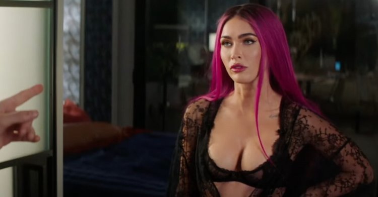 Film Good Moning with Megan Fox