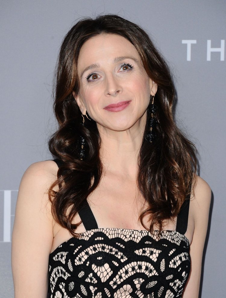Marin Hinkle legs