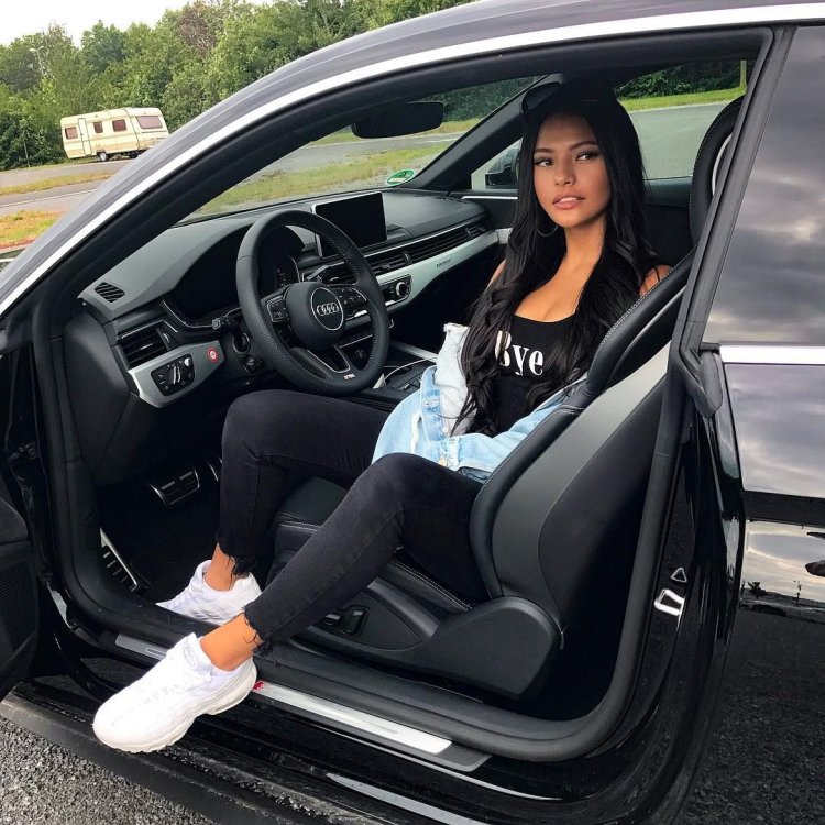 Reshetova Anastasia Lamborghini