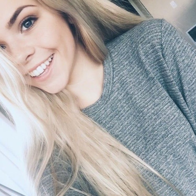 Girl blonde selfie