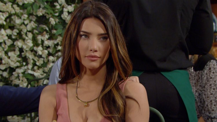 Jacqueline Makinnes Wood Bed Scenes