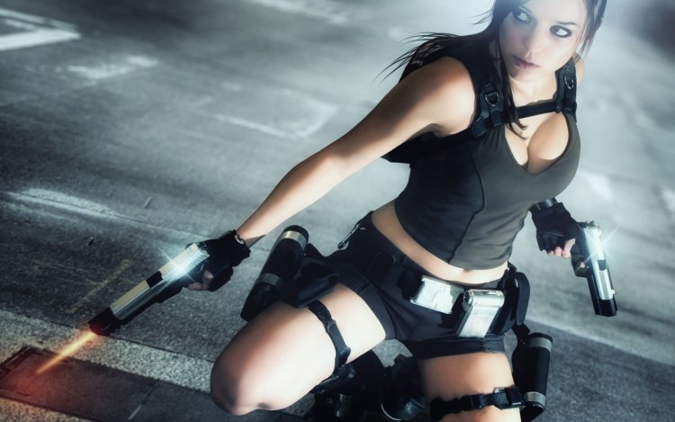 Cosplayers Lara Croft
