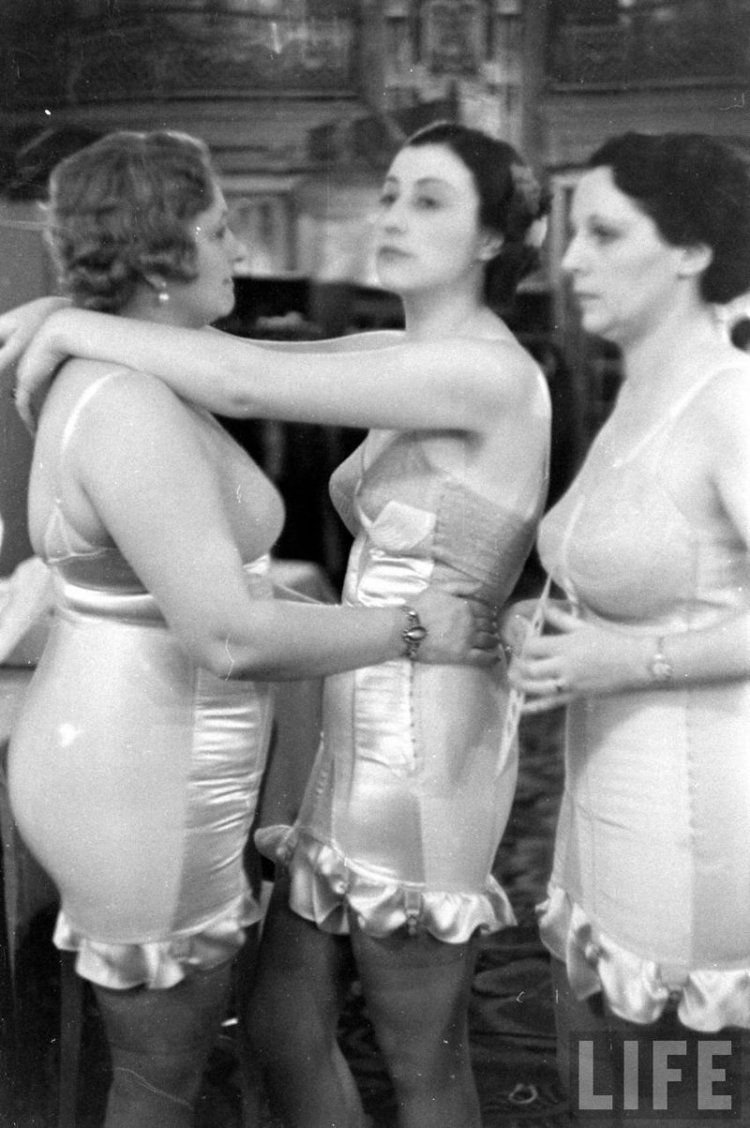 Lower underwear of 1940s France