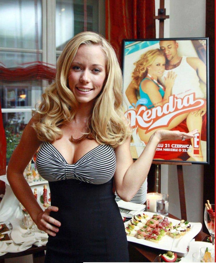 Kendra Wilkinson photo in magazines