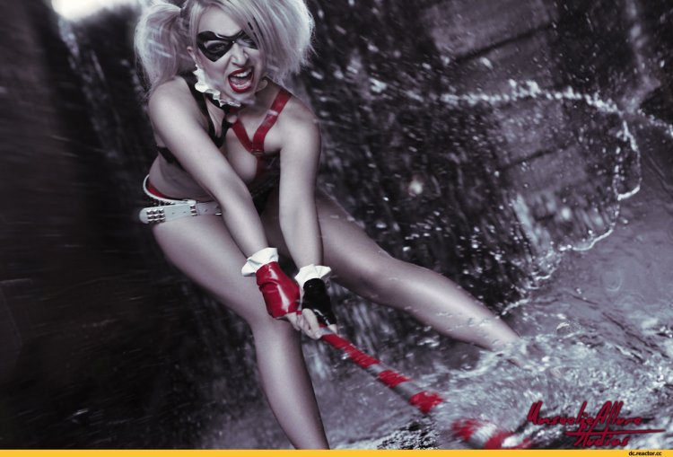 Sexy Harley Queen Cosplay