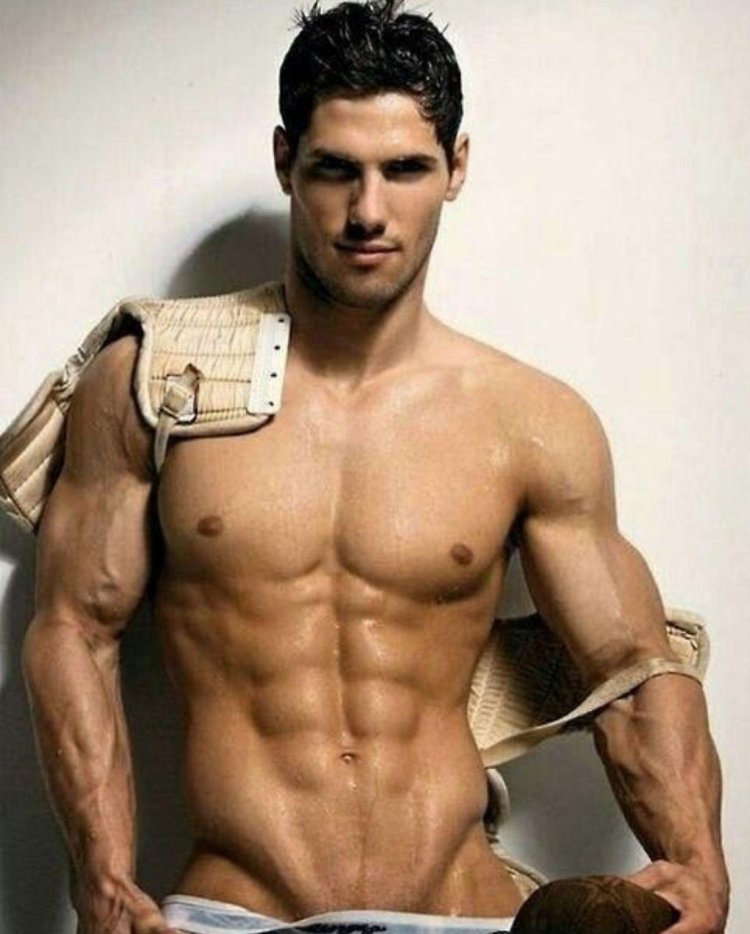 Giant Muscle Morphs Vova