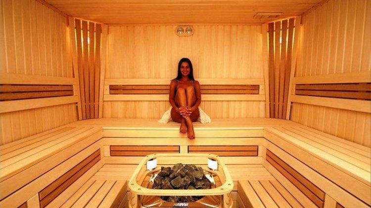 Photos of girls in the bathhouse inside