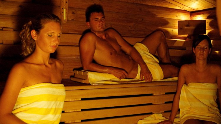 The case in the bathhouse