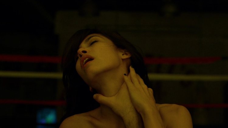 Elodi Jung in underwear