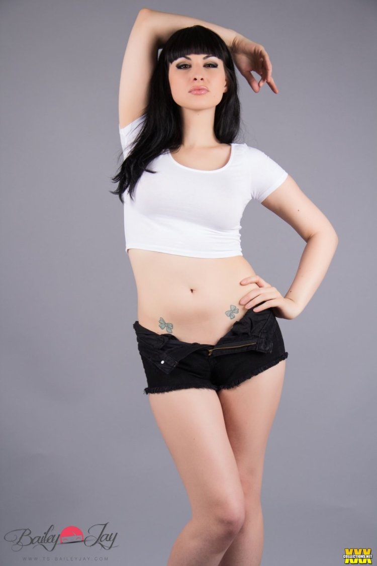 Harley Quinn Traili Bailey Jay