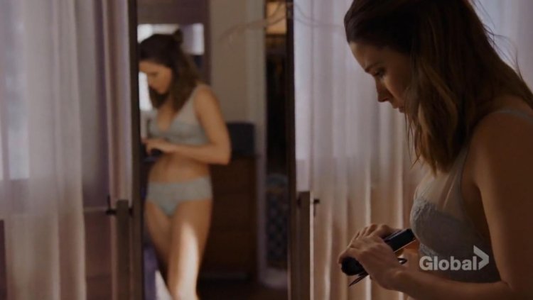 Sofia Bush bed scenes