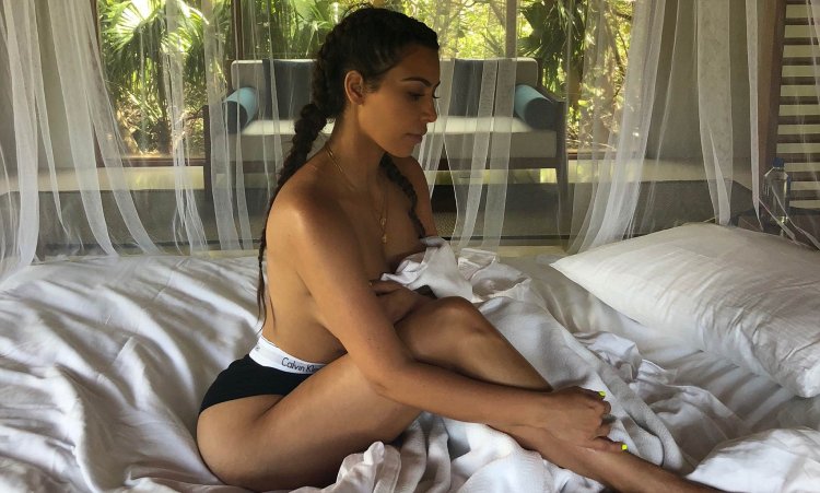 Kim Kardashan Toples