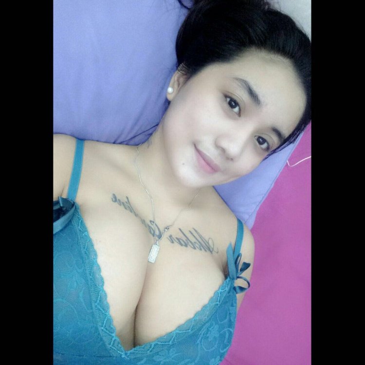 Cewek Bertatto Bugil