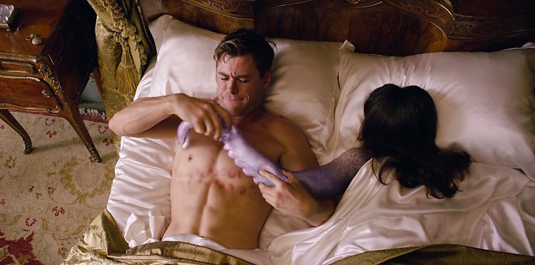 Chris Hemsworth people in black internet