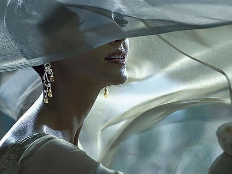 Mysterious femininity