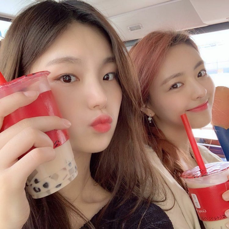 Yeji Ryujin and Yuna