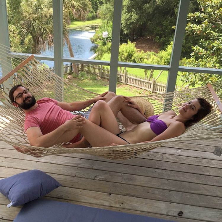 Mary Elizabeth Winstead on the beach