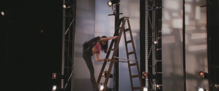 Mary Elizabeth Winstead touched by an angel