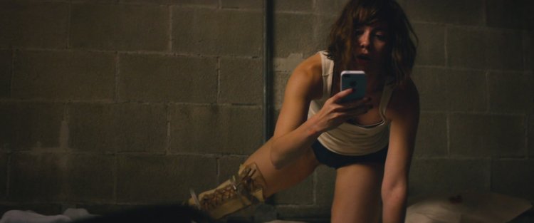 Mary Elizabeth Winstead plum