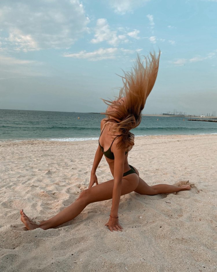 Julia Parshuta on the beach