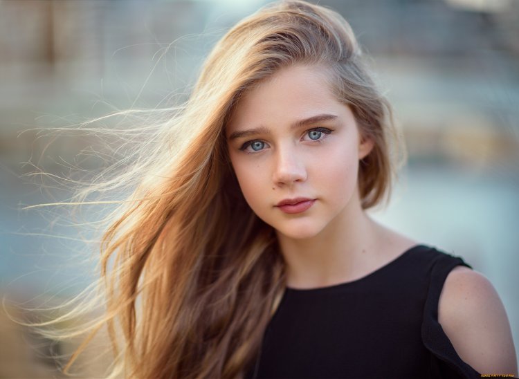 Photos of beautiful girls 14 years old portraits fair-haired on avu