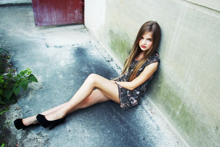 Alina Solopova in shorts