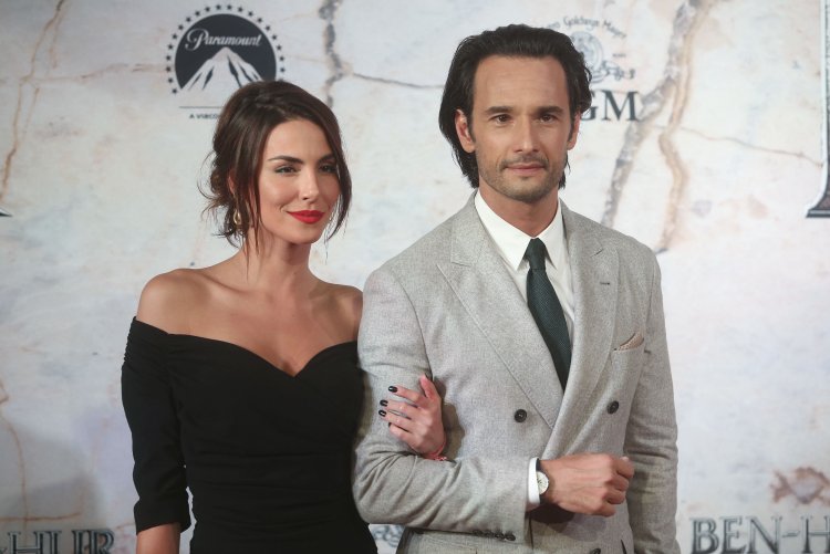 Rodrigo Santoro and Mel Fronkoviak