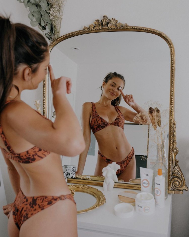 Girls walk in T-shirts