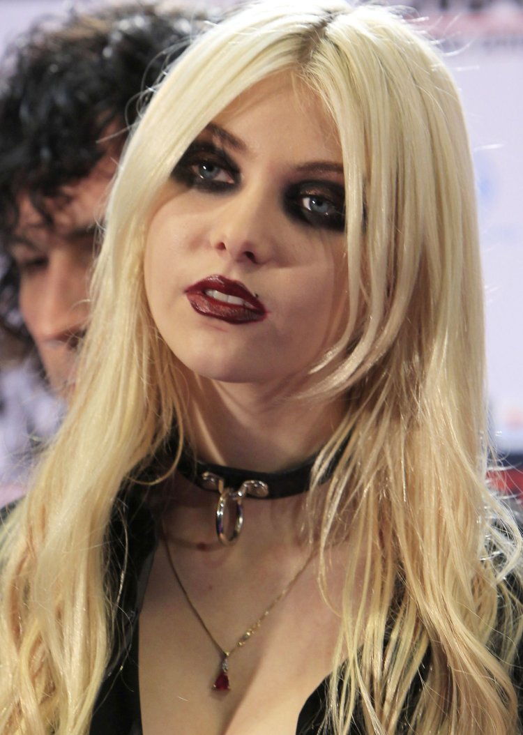 Taylor momsen hot