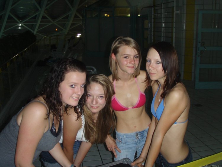 Young girl amateur group nip